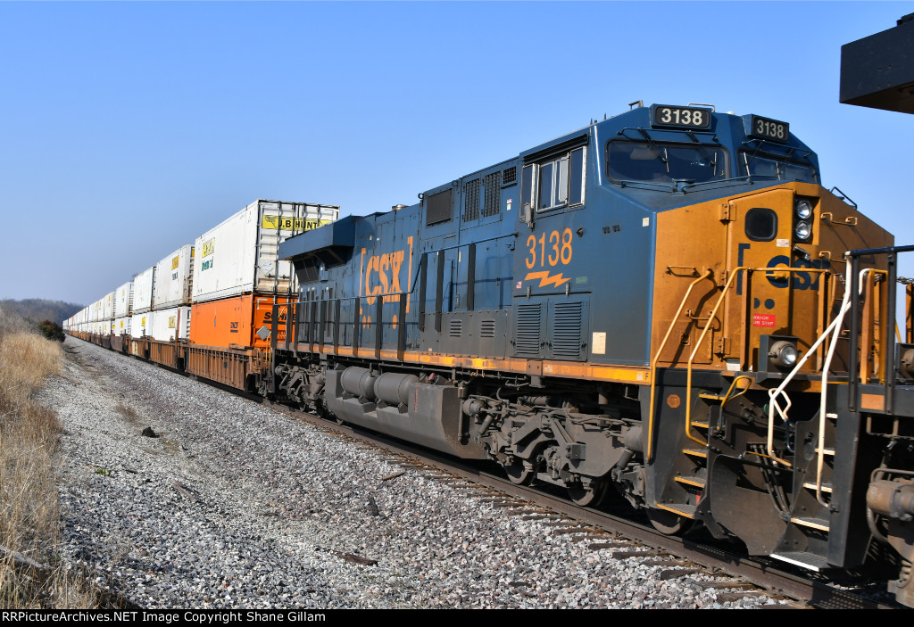 CSX 3138 Roster shot.